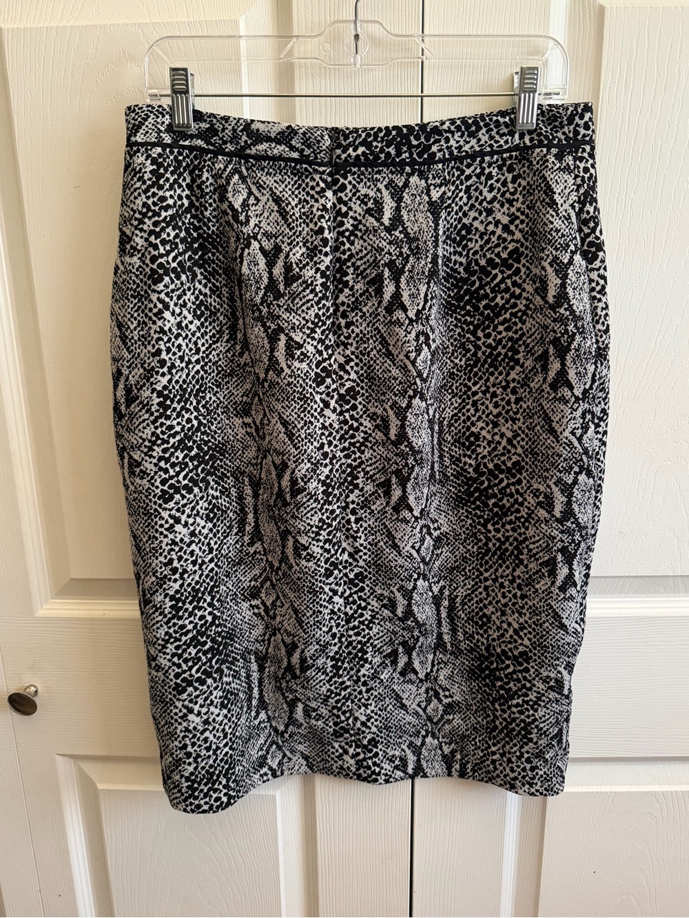 Who What Wear Black and White Snake-Print Pencil Skirt